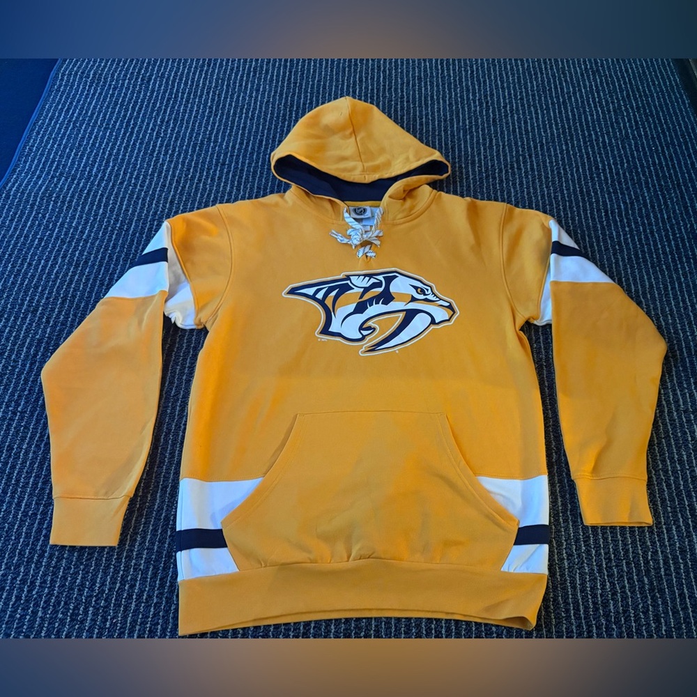 NWT Nashville Predators Hoodie Mens Medium Tie Front Hockey Hooded Sweatshirt